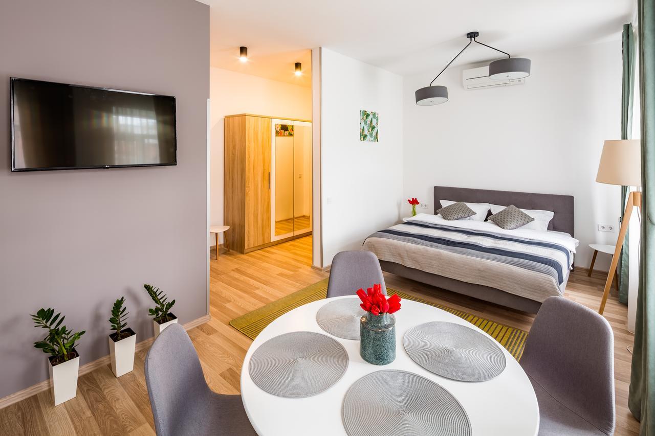 Apart Hotel Code 10 Lviv Exterior photo